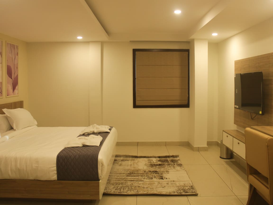 Spacious Room with Workspace